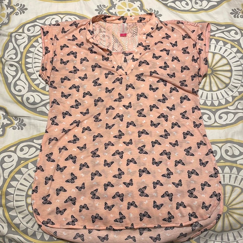 Cute lace and butterfly pink top